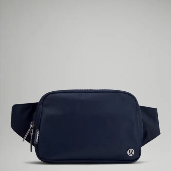 lululemon athletica Handbags - Lululemon Large 2L Everywhere Belt Bag in Black